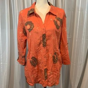 Long sleeve snap top. Embroidered details. Size 10